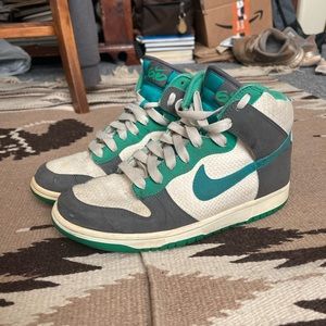 Vintage 2009 Nike SB 6.0 Dunk High Turbo Green Hemp Size 8W 6.5y 342257-003.